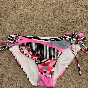 Roxy swimsuit bottoms. Size S